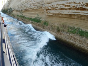 Wellenschlag im Kanal