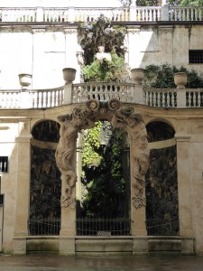 Brunnen in einem Innenhof