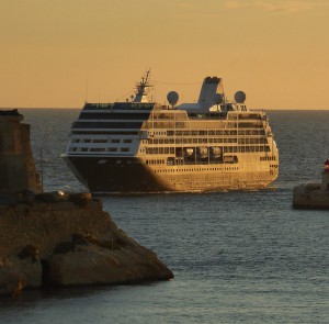 Azamara Quest läuft ein