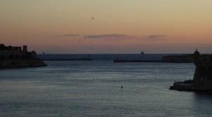 Hafeneinfahrt mit Azamara Quest und Noordam