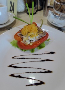 Gemüsesalat mit Champignons und Zunge