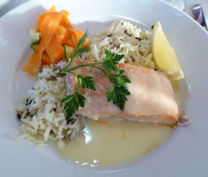 Lachssteak an Zitronen-Kräutersauce