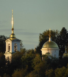 goldene Kuppeln im Sonnenuntergang