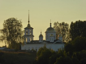 Kirche im Sonnenuntergang