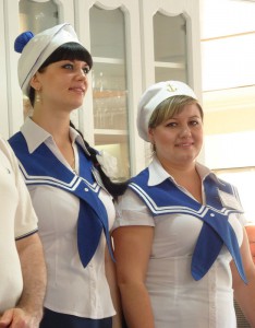 Kellnerinnen Katjuscha und Tanja