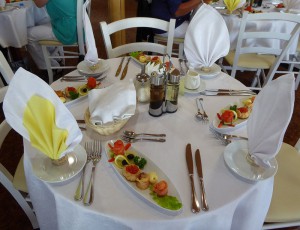 festlich gedeckter Tisch