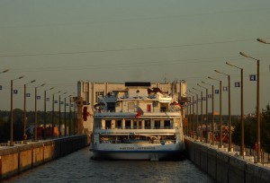 Schleuse 7 mit der Maxim Litwinow