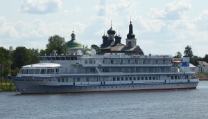 Scenic Tsar vor dem Nonnenkloster