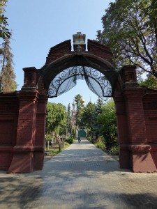 Blick vom Friedhof zum Kloster