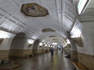 Kievskaya: Halle