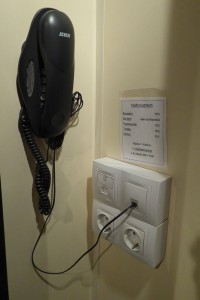 Telefon und Steckdosen