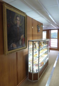 Vitrine des Bordshop am Bootsdeck