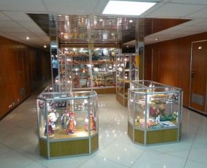 Vitrine des Bordshop am Hauptdeck
