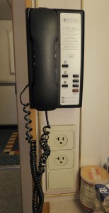 Telefon und Steckdosen