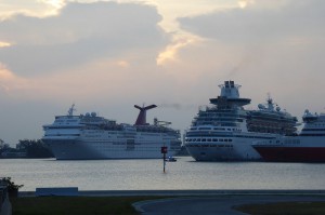 Carnival Ecstasy, Majesty of the Seas und Bimini SuperFast
