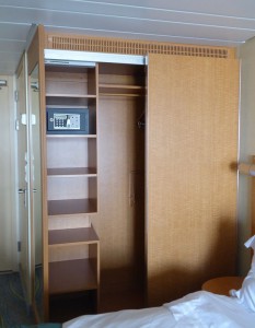Kleiderschrank