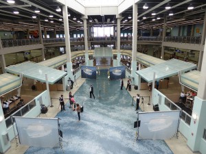 Terminal 18 in Richtung Eingang