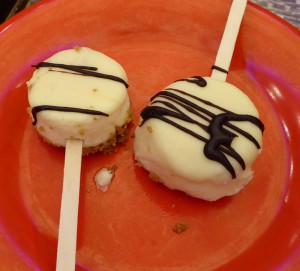 mehr Cheesecake Lollipops