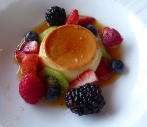 Flan mit Früchten