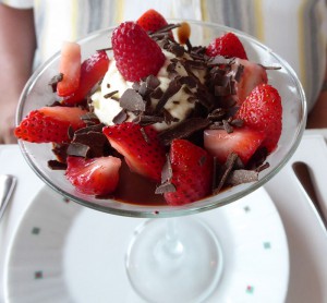 Schokomousse mit Beeren