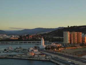 Blick zum Leuchtturm und Alcazaba