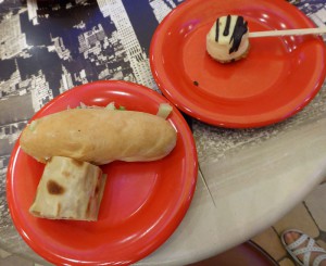 Sandwiches und Cheesecake Lollipop vom Cafe Promenade