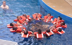 Crew Übung im Aqua Theater