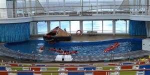 Crew Übung im Aqua Theater