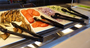Räucherfisch, Tomate, Zwiebeln, Gurke