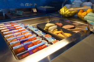 Milch, Joghurt, Käse, Wurst, Obst