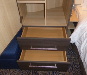 Schubladen unter dem Schrank