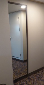 raumhoher Spiegel