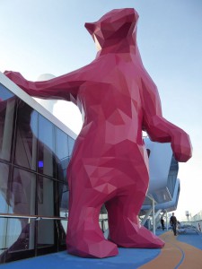 Pink Bear - Eingang zum SeaPlex