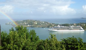 Celebrity Eclipse mit Regenbogen