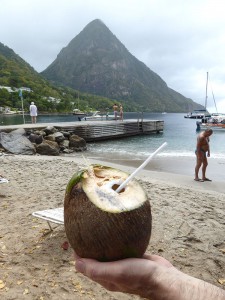 frische Kokosnuss am Strand