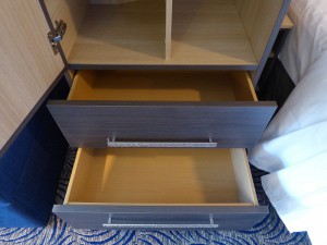 Schubladen linker Schrank