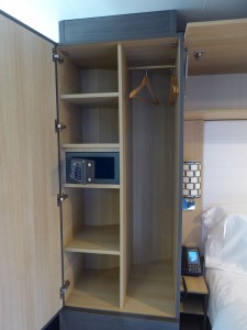 Schrank links