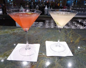 Cosmopolitan und Martini mit Gurke und Wassermelone