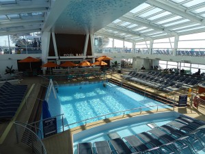 überdachter Poolbereich