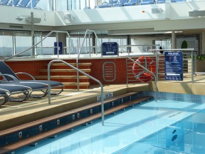 überdachter Poolbereich