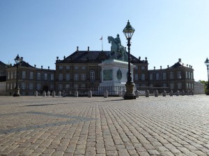 Reiterstandbild Frederik V. und Palais Brockdorff