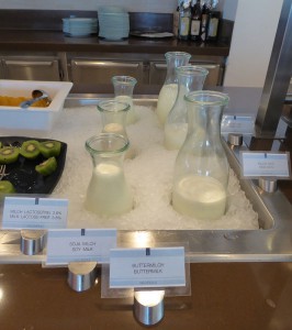 Milch, Buttermilch, Sojamilch, laktosefreie Milch