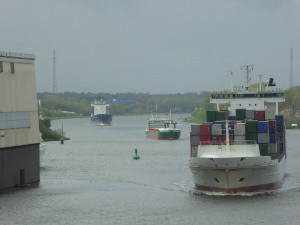 Gegenverkehr an der Lürssen-Werft