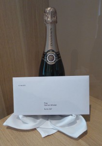 Champagner und Geburtstagskarte