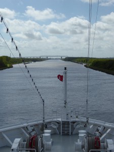 Brunsbüttler Brücke voraus