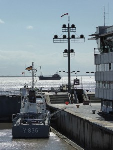 Sicherungsboot Putlos Y836 auf dem Weg zum Hafengeburtstag