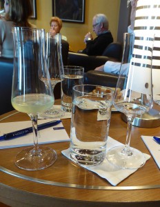 Gimlet (links) mit Pink 47 und Rose´s Lime Juice