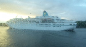 Amadea - oder was man durch eine salzverkrustete Scheibe sah