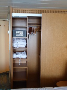 Kleiderschrank