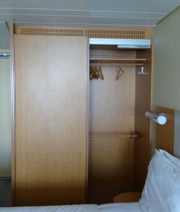 Kleiderschrank